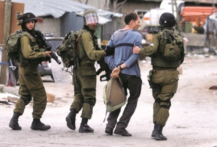 قوات الاحتلال تعتقل 12 مواطنا فلسطينيا بالضفة والقدس