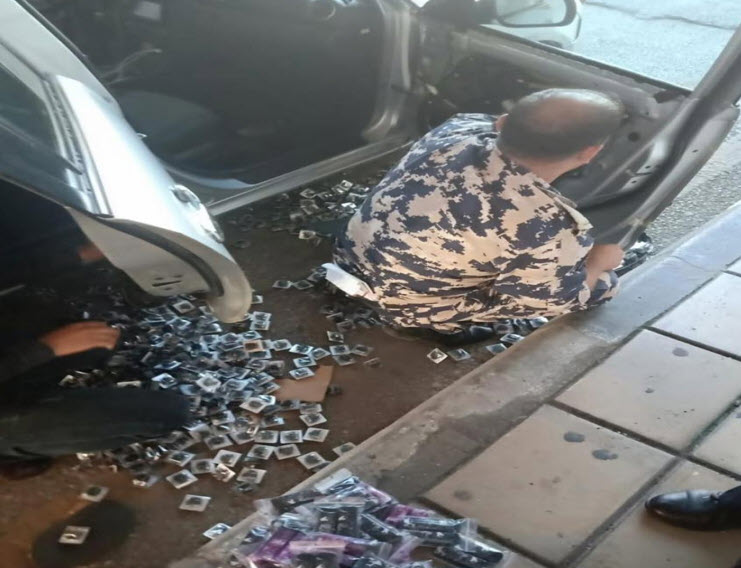 الجمارك تحبط تهريب سجائر الكترونية