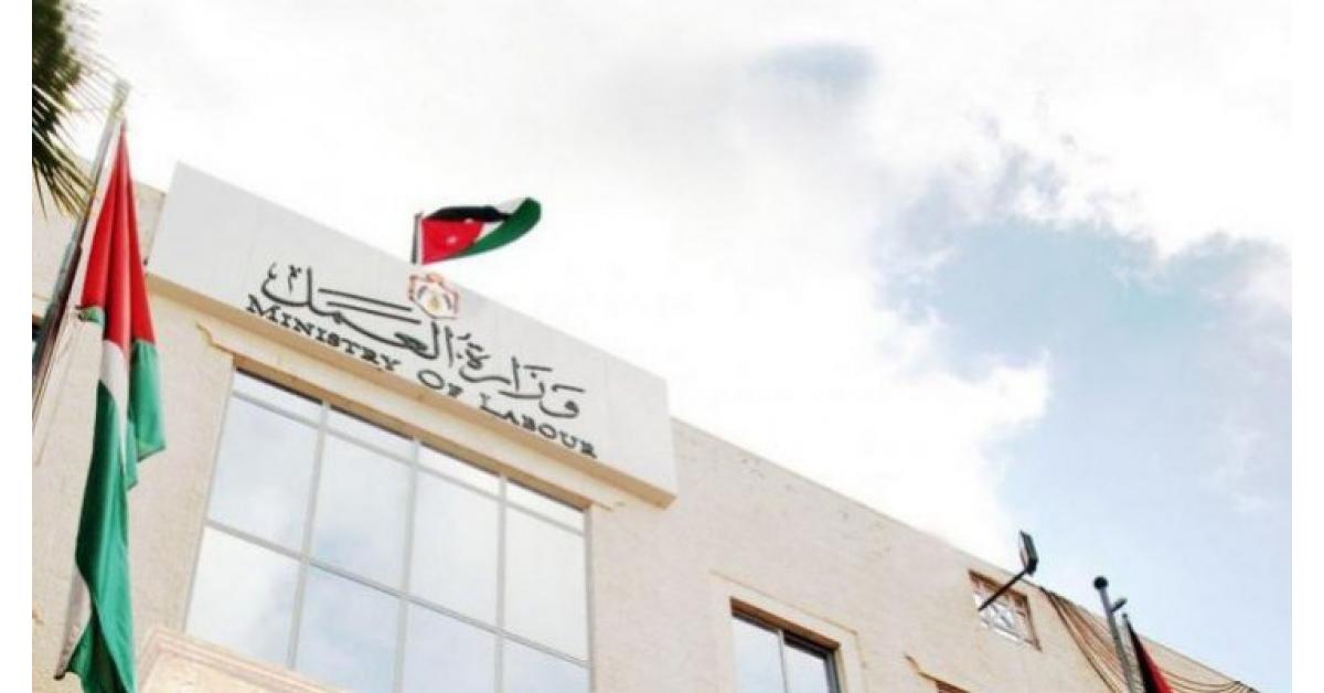 " العمل " : تعيين شخص بصفة مستشار قانوني براتب ٢٠٠٠ دينار اشاعة