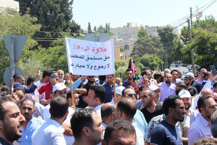 استمرار اضراب المعلمين لليوم الخامس