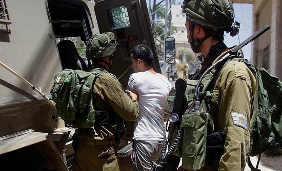 الاحتلال يعتقل 19 فلسطينيًا بمداهمات بالضفة الغربية
