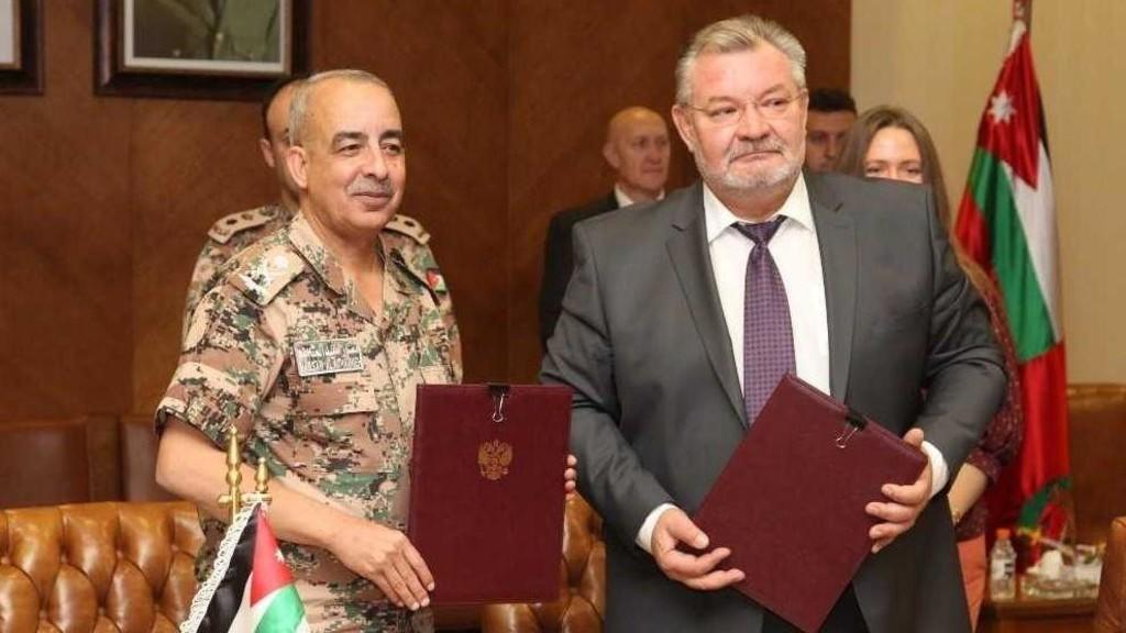 القوات المسلحة ونظيرتها الروسية توقعان محضر التعاون العسكري الفني