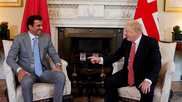 رئيس الحكومة البريطانية وأمير قطر يناقشان في لندن الهجمات على "أرامكو" السعودية