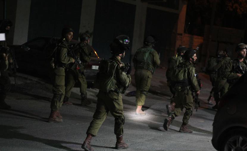 اعتقال ستة فلسطينيين بحملة مداهمات في الخليل