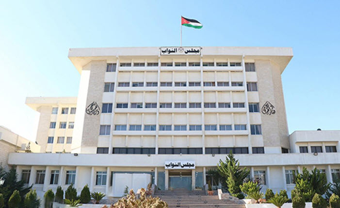 اشتباكات نيابية حكومية في اخر دورات المجلس الـ 18.. ونواب يبدؤون بشحذ السنتهم