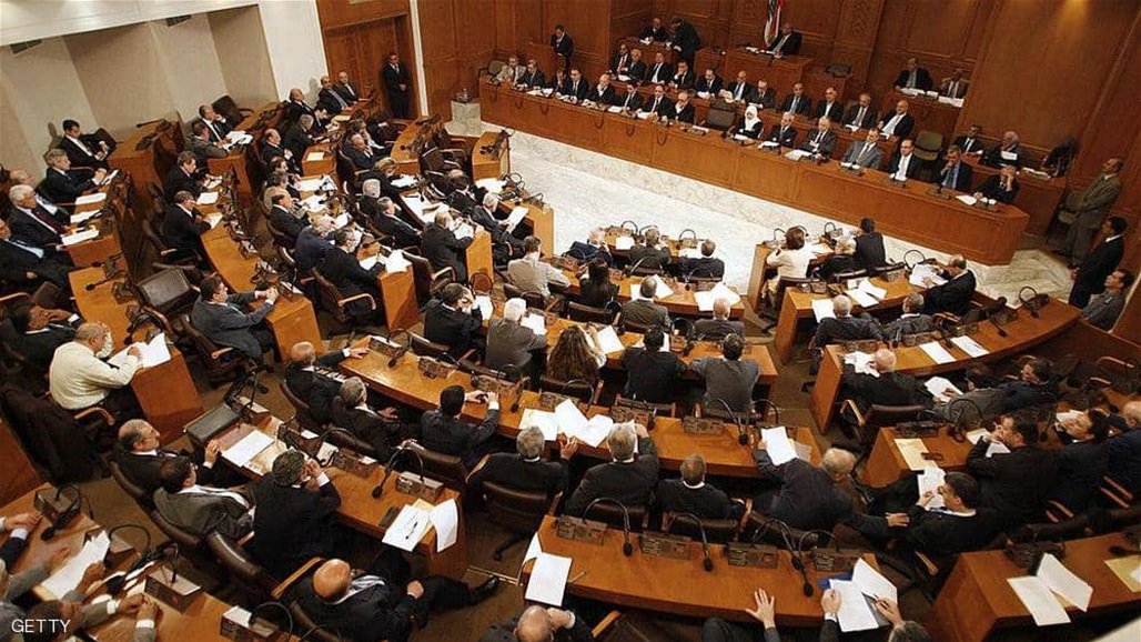 ناشطون يقتحمون البرلمان اللبناني 