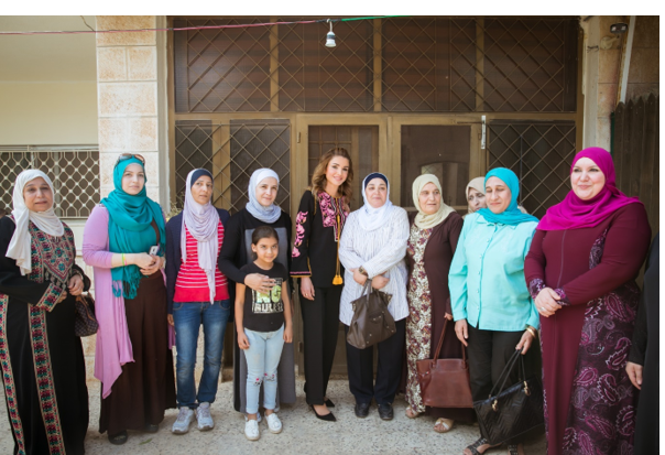 الملكة رانيا العبدالله تزور جمعية همة نساء البلقاء الخيرية