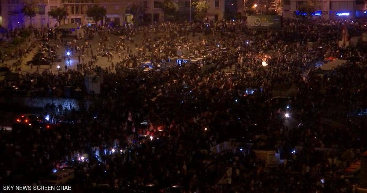 احتجاجات لبنان تتصاعد.. و"اتفاق حكومي" على قرارات إصلاحية