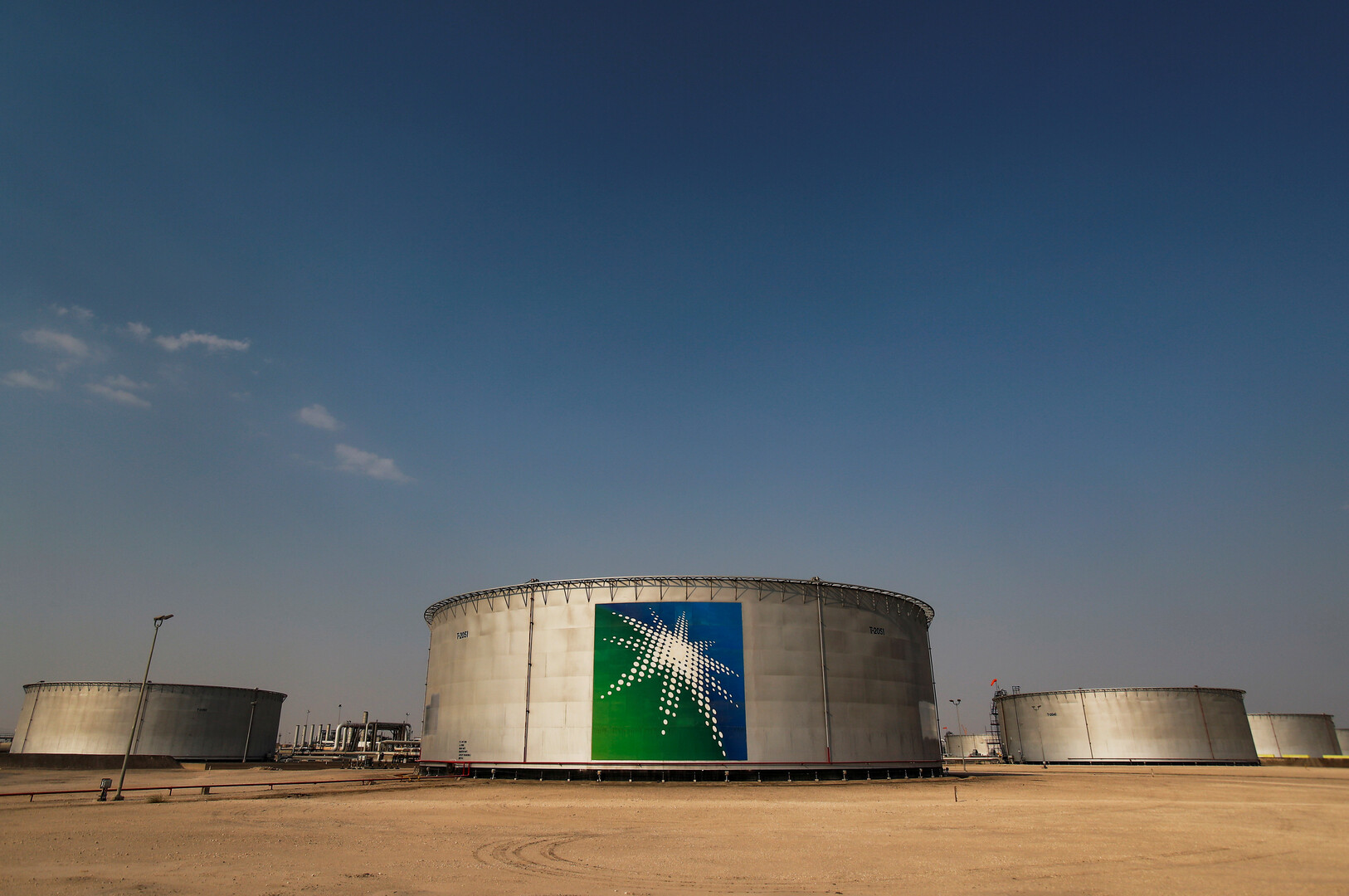 "أرامكو" تخفض أسعار البنزين في السعودية