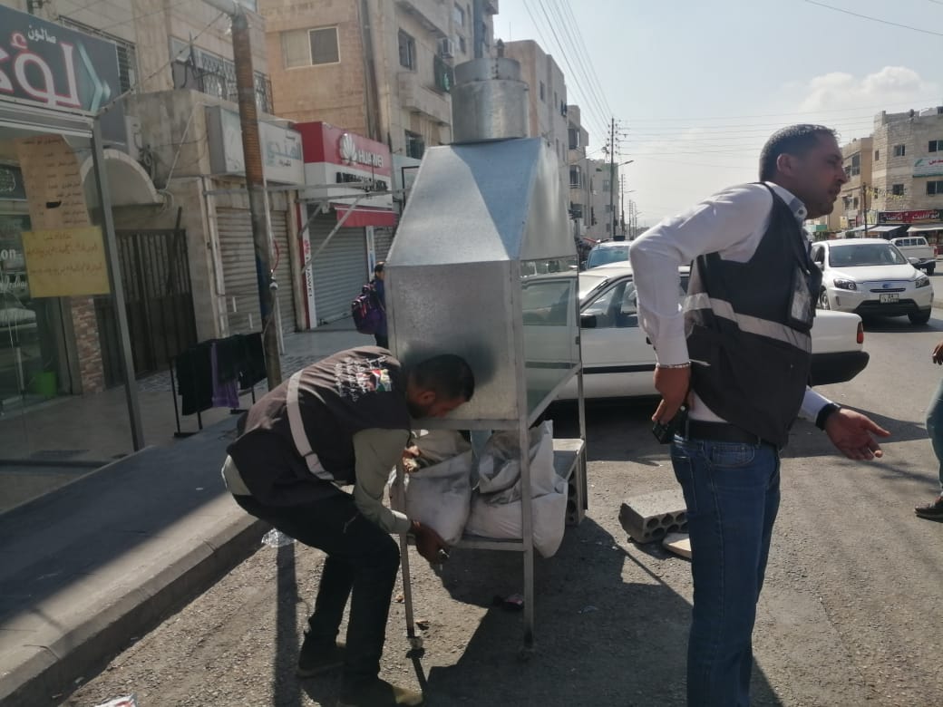 حملة لامانة عمان لإزالة التعديات على شارع الاردن