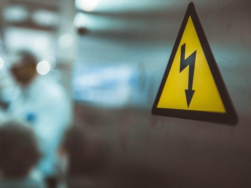 المفرق.. وفاة وافد إثر صعقة كهربائية في منطقة الحمرا