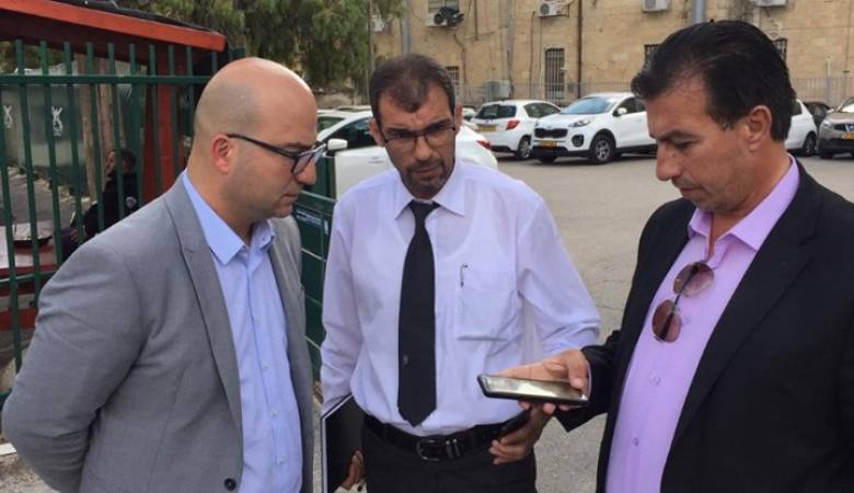 الاحتلال يفرج عن وزير شؤون القدس بعد تحقيق استمر لـ6 ساعات