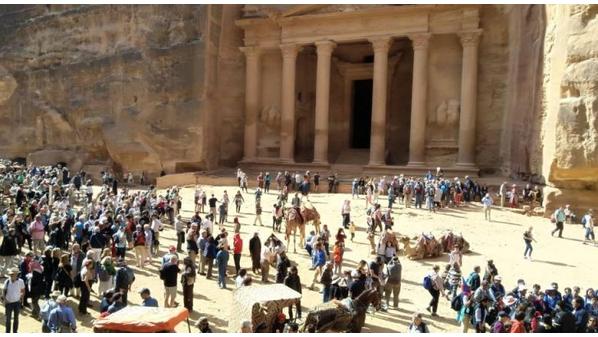 حركة سياحية نشطة والاحتفال بالسائح رقم مليون لهذا العام