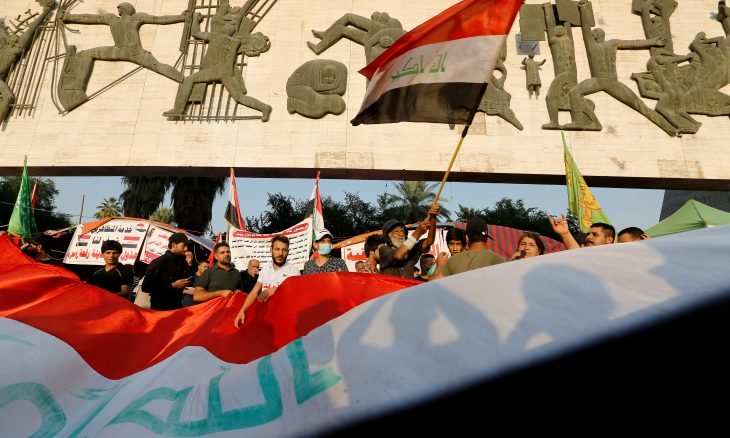 الصم والبكم ينضمون إلى المتظاهرين في ساحة التحرير ببغداد