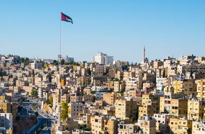 أجواء معتدلة الحرارة وفرصة مهيأة لهطول زخات خفيفة من المطر
