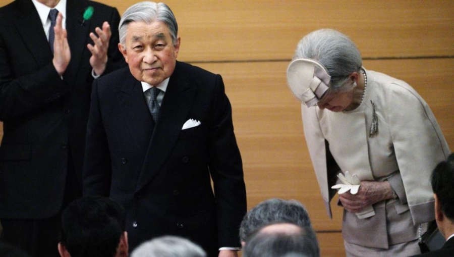 امبراطور اليابان وقرينته يظهران في موكب رسمي في طوكيو احتفاء بالتتويج