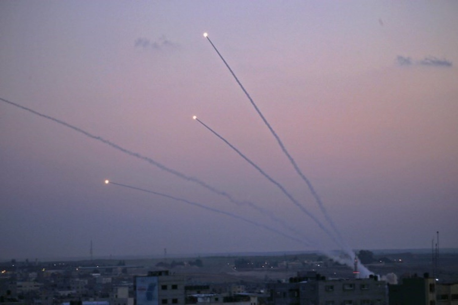 50 صاروخا ضربت مستوطنات الغلاف وصولا الى تل ابيب