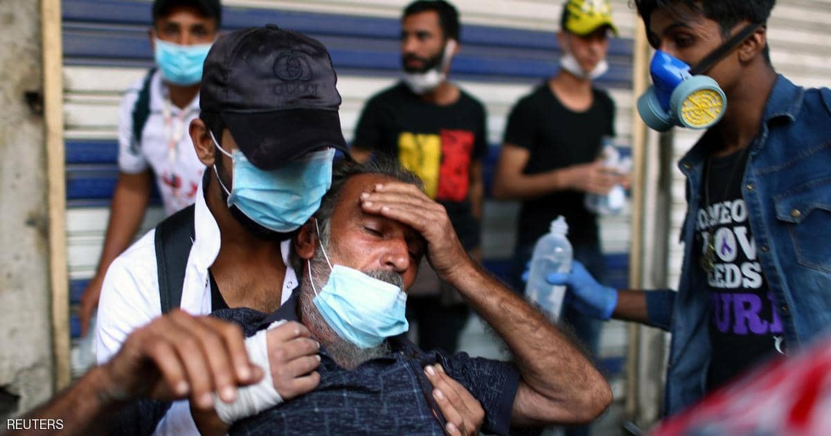 العراقيون يواصلون تظاهراتهم في تحد لقنابل الغاز والرصاص