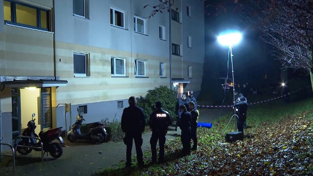 مجهول يلقي بجثة سيدة في الشارع بعد وفاتها في مدينة هامبورج الألمانية