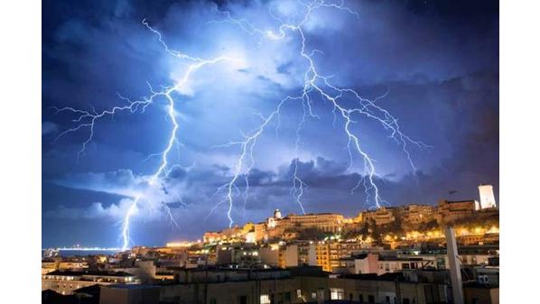 الارصاد تحذر وتنشر أخر تطورات حالة الطقس في الأردن