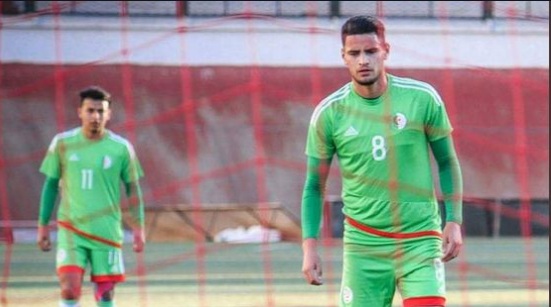 لاعب يتسبب في تأجيل مباراة بالدوري الجزائري