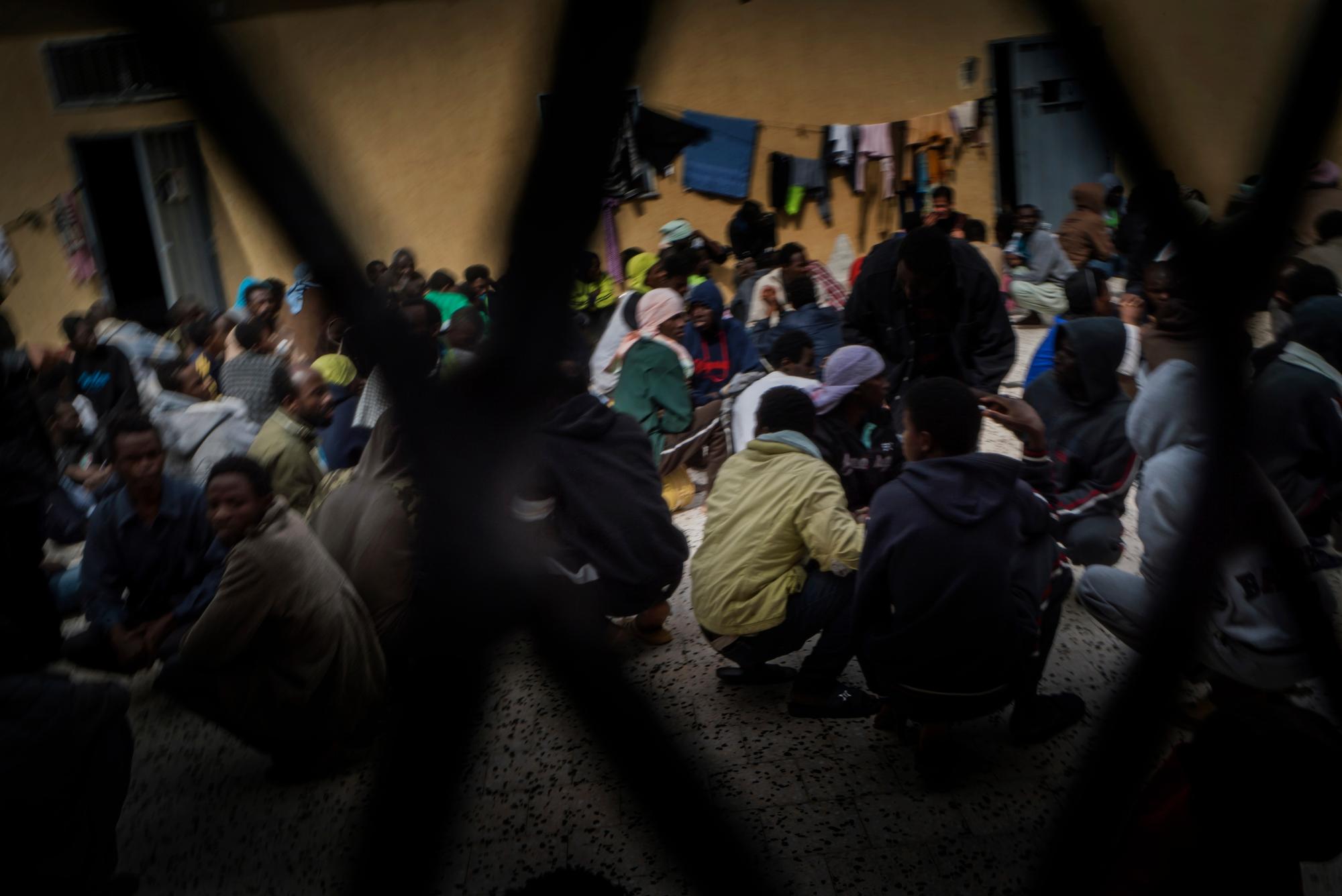 الأورومتوسطي: ظروف لا إنسانية يعاني منها اللاجئون بمراكز الإيواء المباشرة في إيرلندا