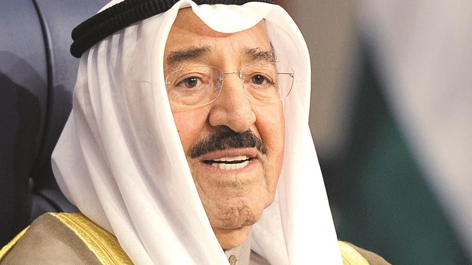 أمير الكويت يعفي وزيري الدفاع والداخلية من مهامهما