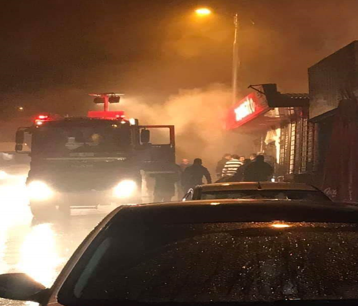 اخماد حريق في مطعم على باب جامعة البلقاء التطبيقية