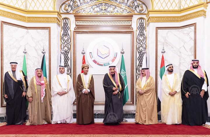 القمة الخليجية تدعو إلى وحدة مالية ونقدية في 2025
