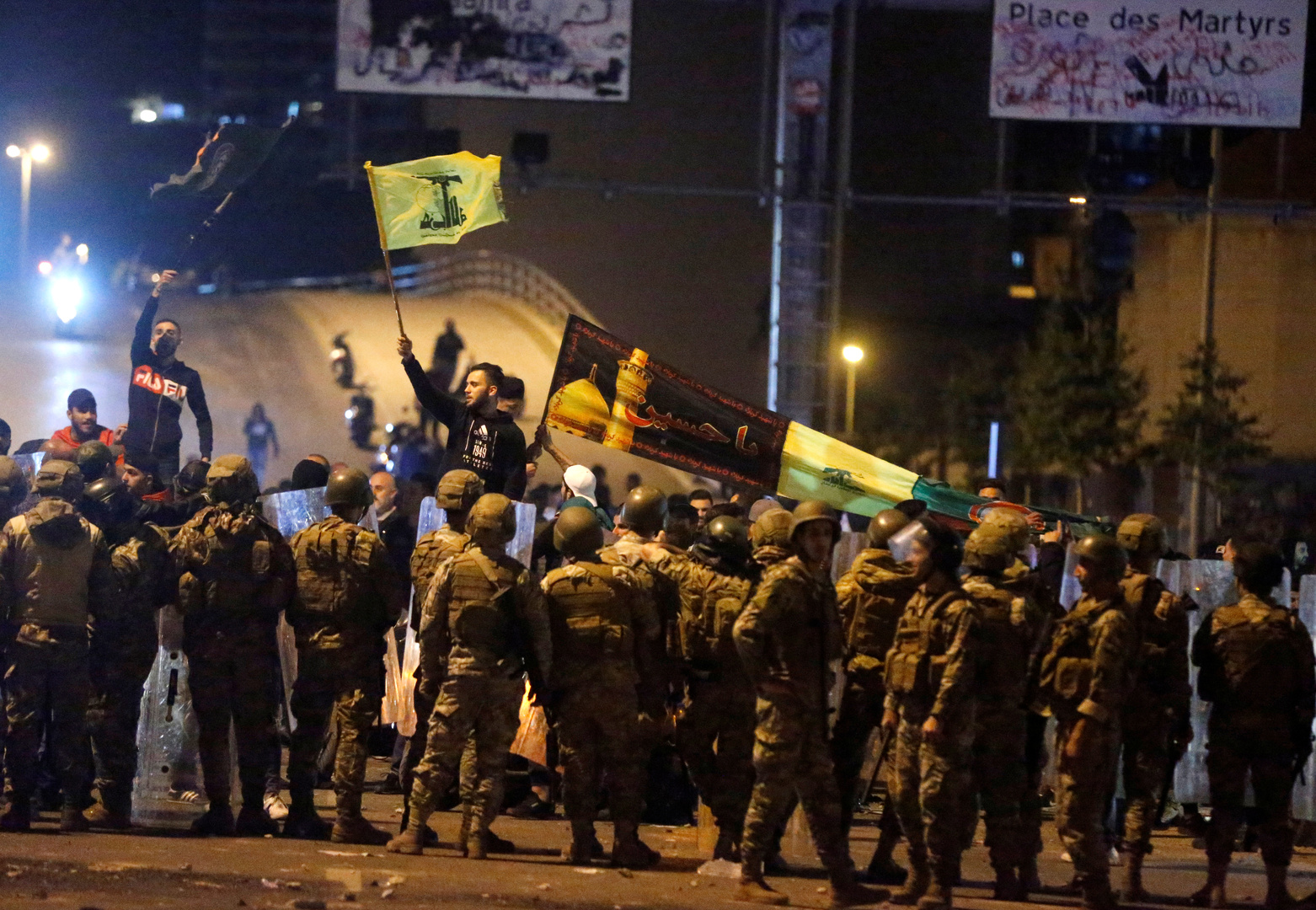 عودة الهدوء إلى بيروت بعد مواجهات بين الأمن وعناصر من "حزب الله" وحركة "أمل"