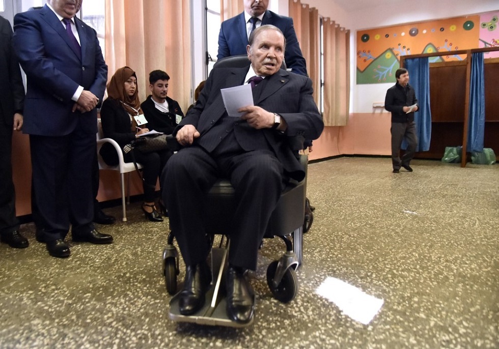 بوتفليقة يصوت بالوكالة في انتخابات الجزائر