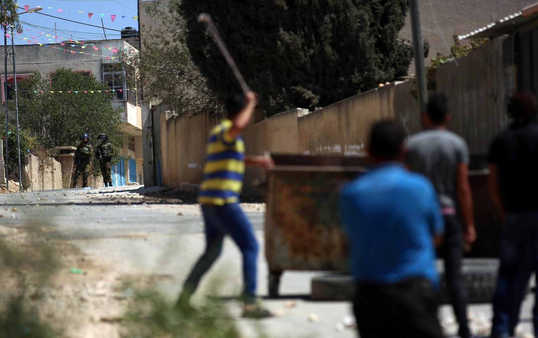 اختناقات بمواجهات مع قوات الاحتلال في قلقيلية