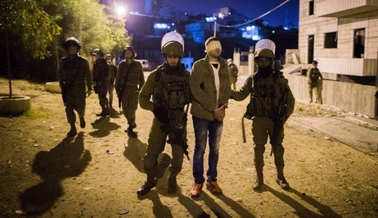 الاحتلال الصهيوني يعتقل 14 فلسطينيا بالضفة والقدس