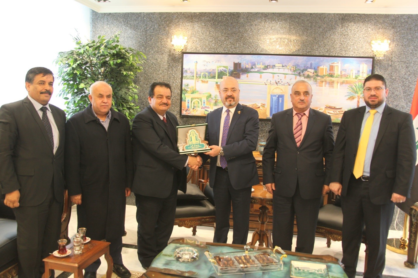 بحث التعاون بين جامعة آل البيت والسفارة العراقية