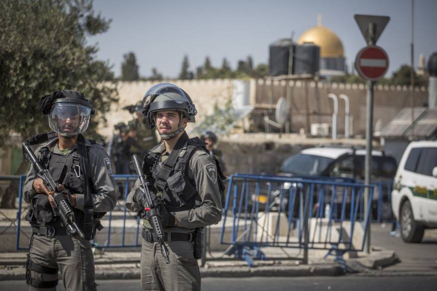 الاحتلال يُحول القدس لثكنة عسكرية ومستوطنون يقتحمون الأقصى
