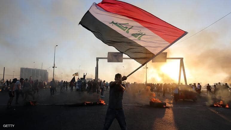 6 قتلى في العراق.. الاحتجاجات تتصاعد والعنف يتفاقم