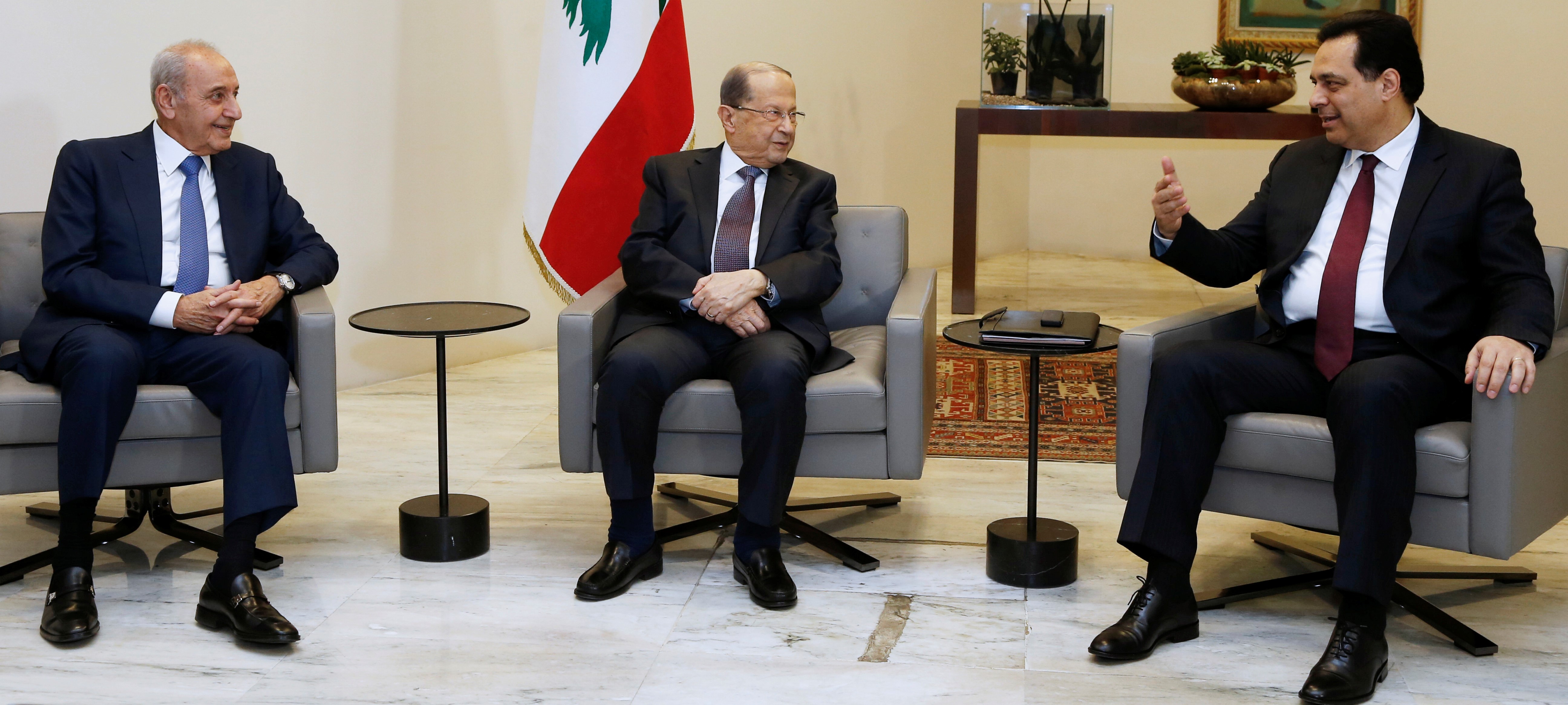 الحكومة اللبنانية تعقد اجتماعها الأول وتنشر صورتها التذكارية