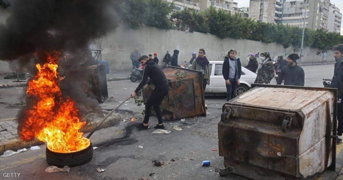 جرحى باعتداء أفراد من "حركة أمل" على محتجين لبنانيين