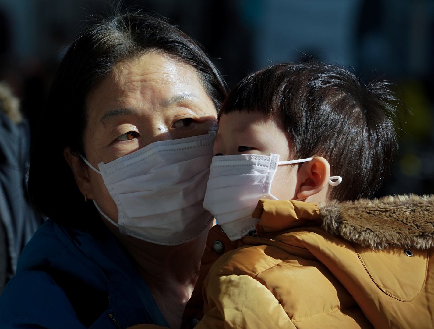الصين تلجأ إلى استيراد الأقنعة وبدلات الحماية من العدوى في ظل انتشار "كورونا"
