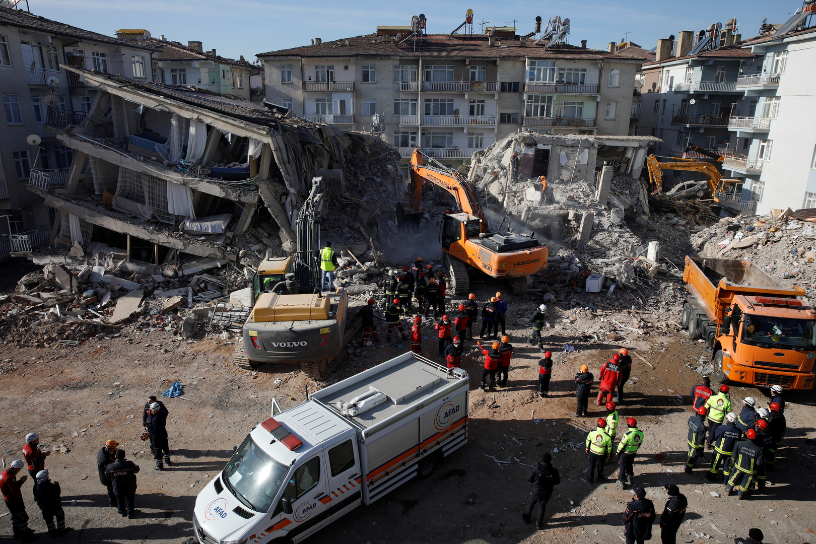 حصيلة قتلى زلزال تركيا وصلت إلى 41 شخصا وانتهاء جهود البحث عن ناجين