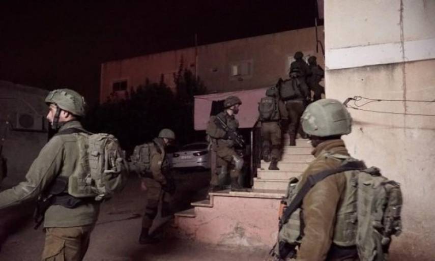 الاحتلال يعتقل 4 شبان خلال تصدي لعملية هدم في بير هدّاج بالنقب