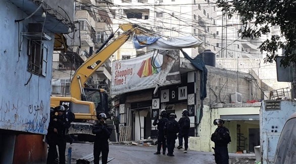 جرافات الاحتلال تهدم محلًا تجاريًا بالقدس