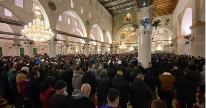 حشود الفلسطينيين تُشارك في “الفجر العظيم” بالمسجد الأقصى والضفة وغزة