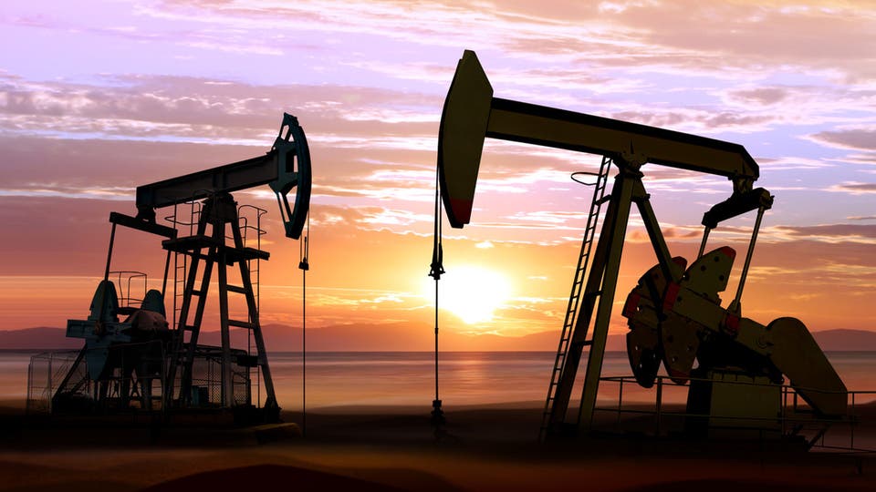 أسعار النفط تستقر وتتجه لتحقيق مكسب أسبوعي