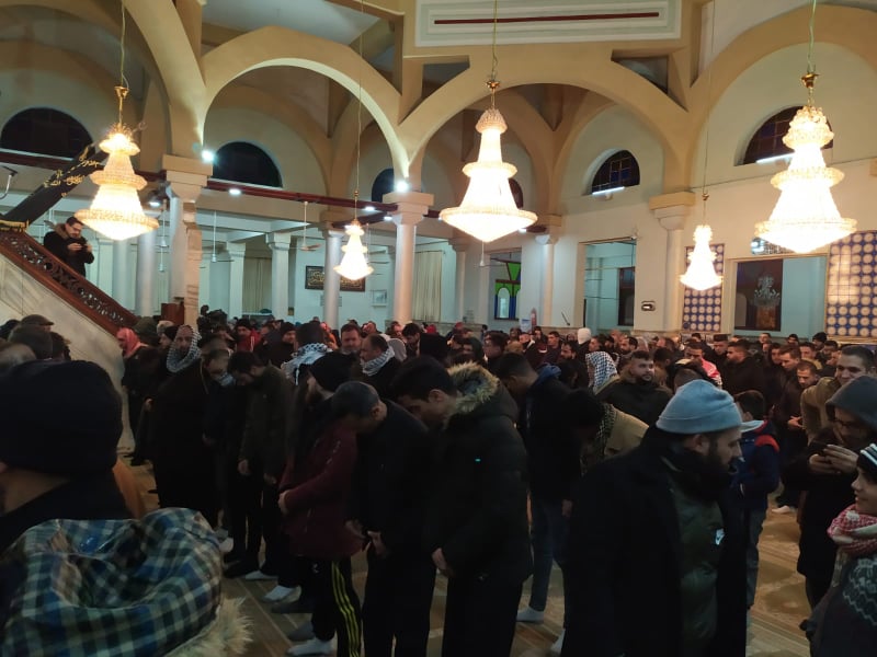 الآلاف يؤمون مساجد فلسطين ضمن حملة "الفجر العظيم"