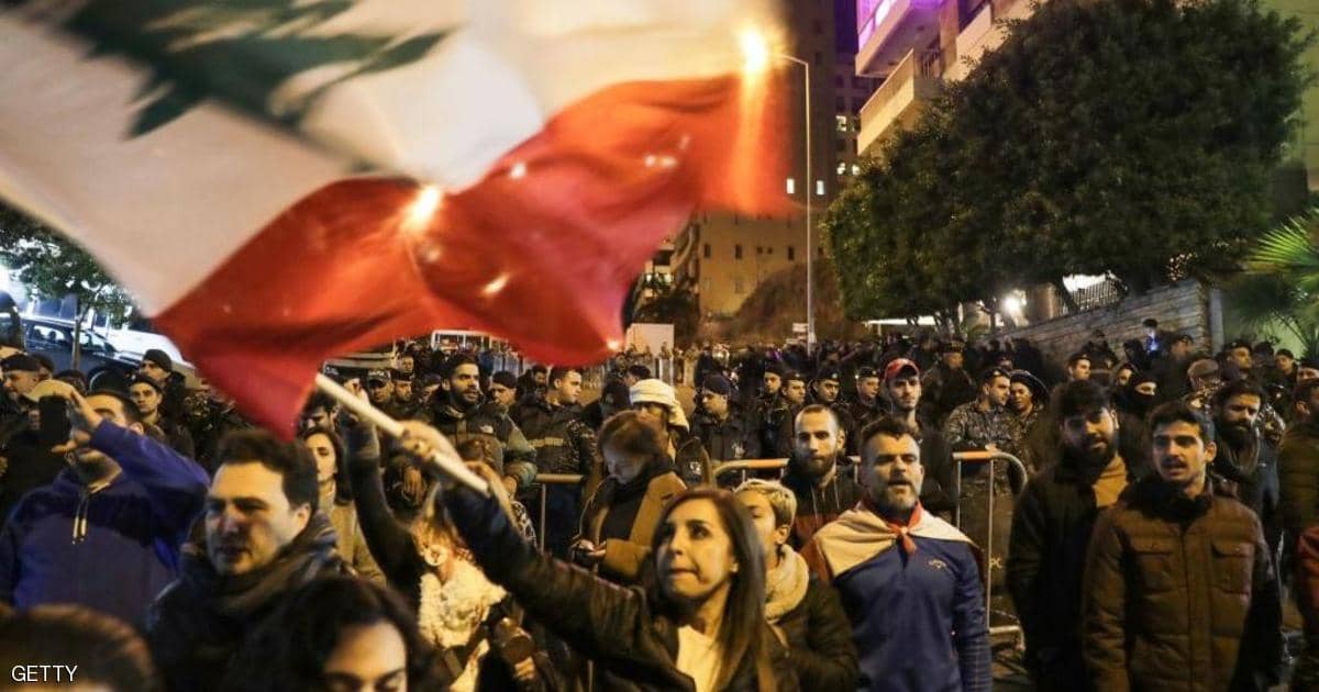 لبنان يتلقى "ضربة اقتصادية".. وتحذير من الأسوأ