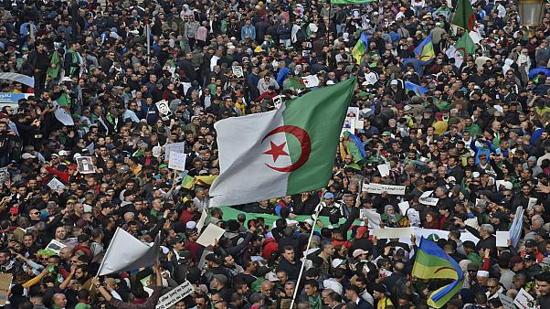 الجزائريون يشاركون بقوة في إحياء الذكرى الأولى لانطلاق الحراك الشعبي