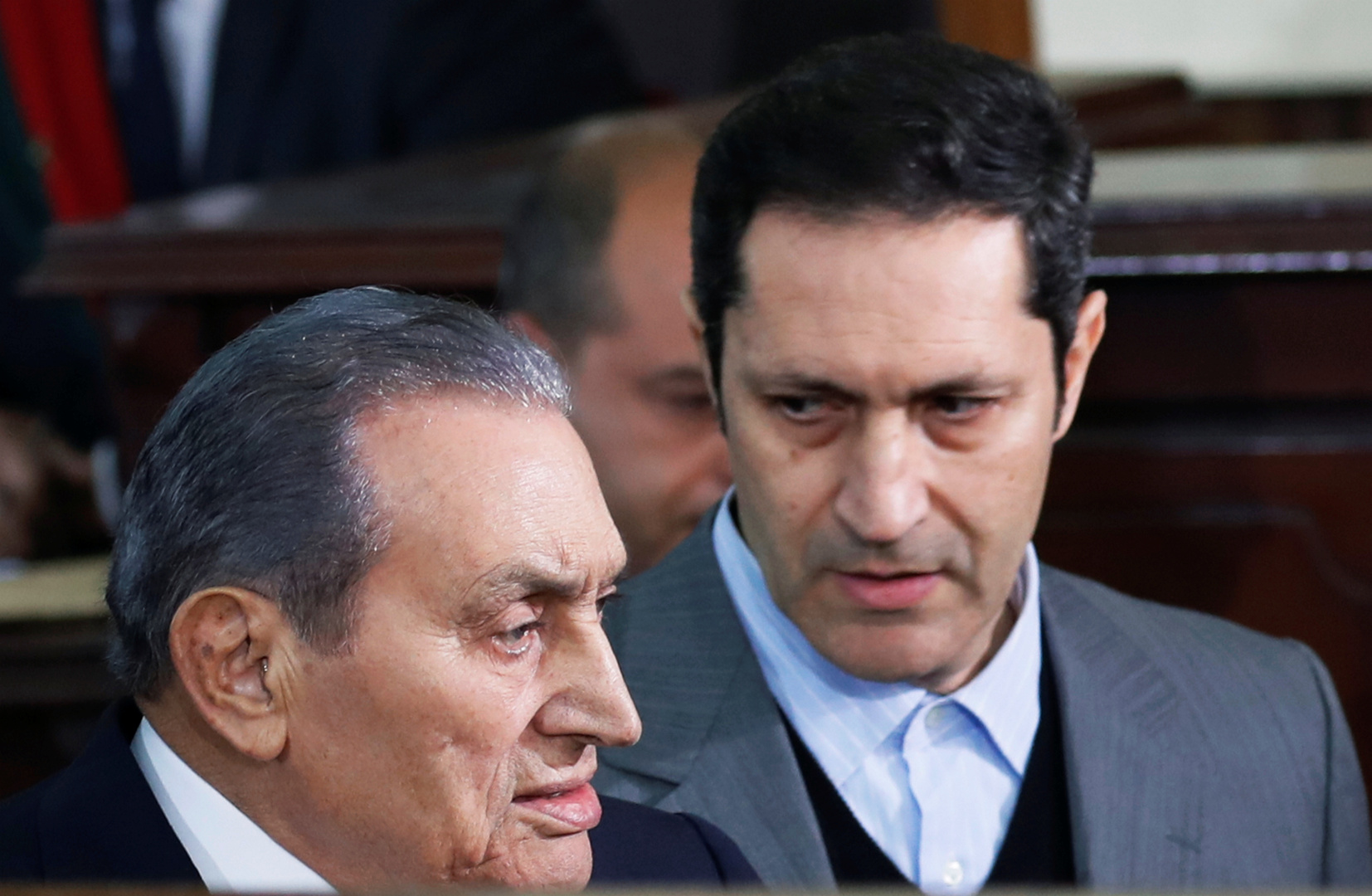 محكمة جنايات القاهرة تقضي ببراءة علاء وجمال مبارك في قضية التلاعب في البورصة