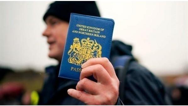 عودة جوازات السفر البريطانية الزرقاء مطلع آذار المقبل
