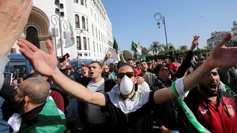 الجزائريون يتظاهرون للأسبوع الـ54 مطالبين بالإصلاحات 